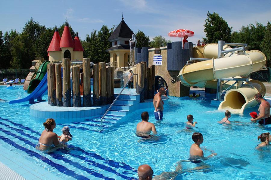 Lux Apartman Villa Hajduszoboszlo Bagian luar foto