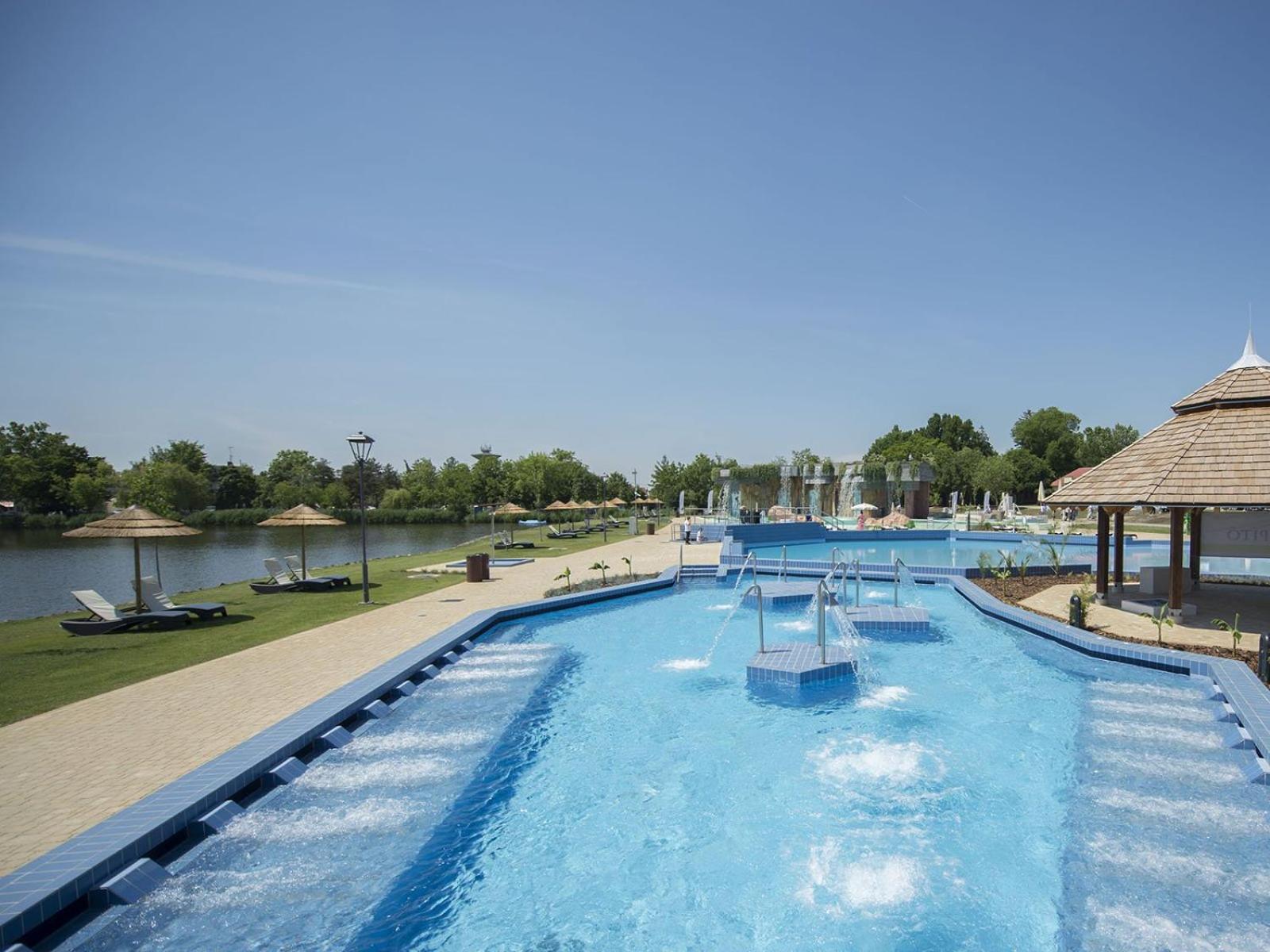 Lux Apartman Villa Hajduszoboszlo Bagian luar foto
