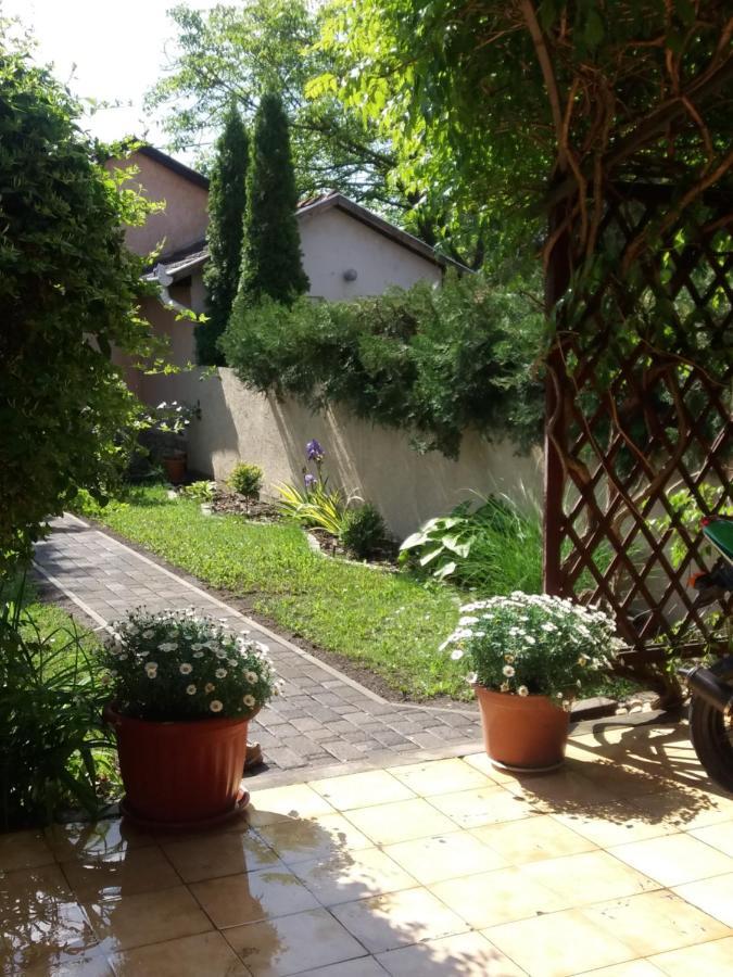 Lux Apartman Villa Hajduszoboszlo Bagian luar foto